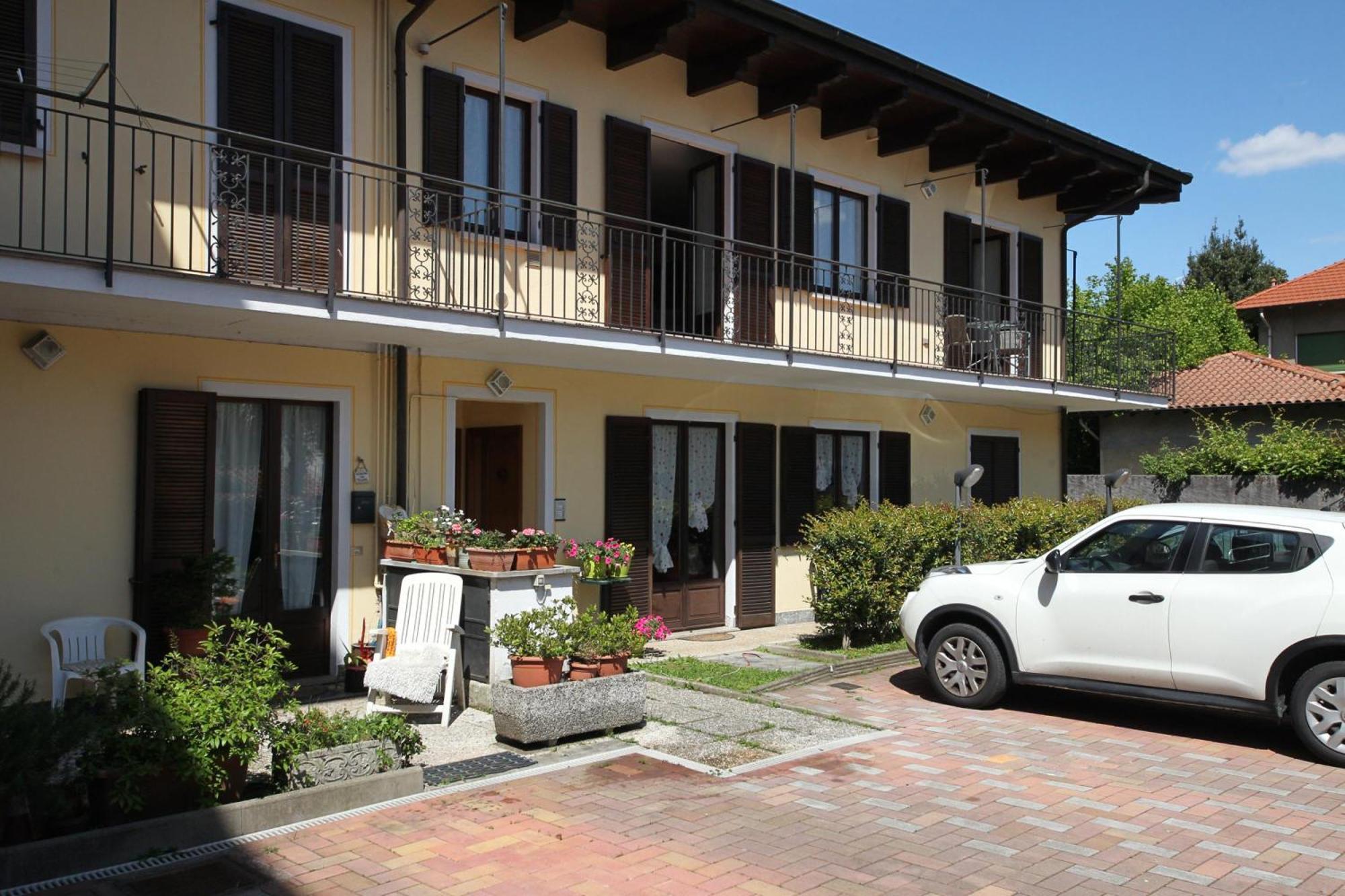 Petalo Bianco 100M From Lake - Happy Rentals Baveno Eksteriør billede